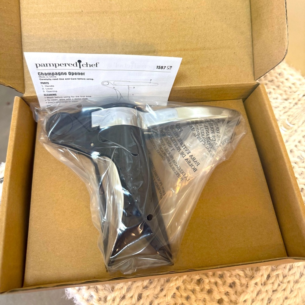 Pampered Chef Champagne Opener New in Box
